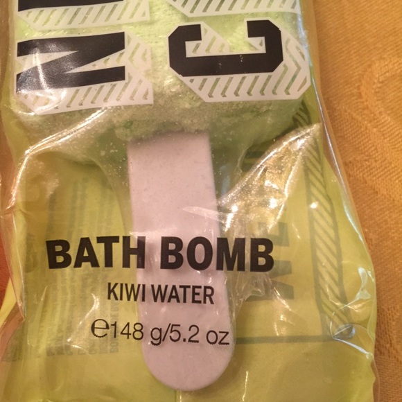 PINK bath bombs. Set of 3. - Picture 4 of 5